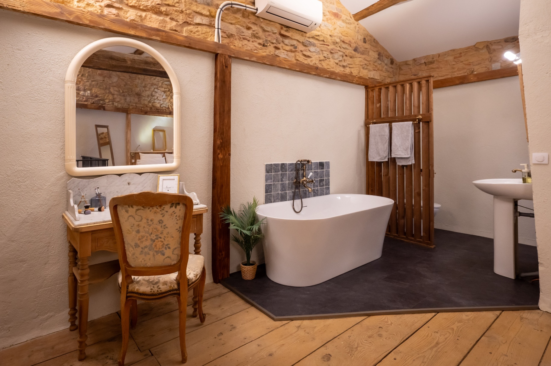 Salle de bain gîte insolite Rhône — Le Four à Pain, Denicé Beaujolais