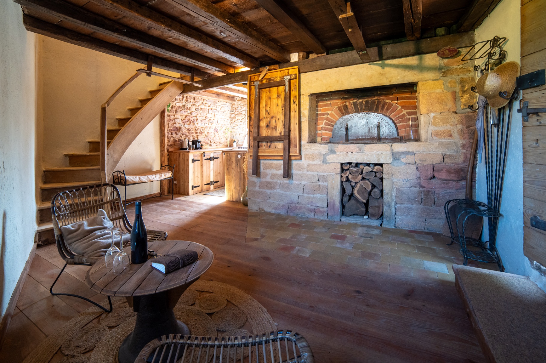 Escalier en pierre du gîte Le Four à Pain — hébergement de charme Beaujolais (69)